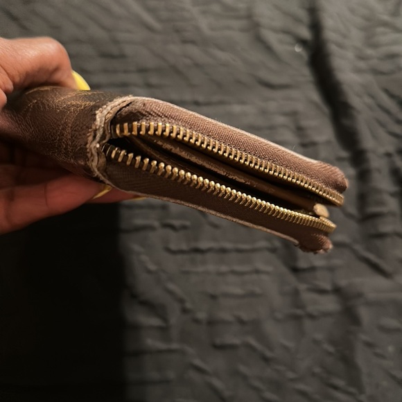 AUTHENTIC LOUIS VUITTON ZIPPY WALLET - Picture 13 of 17